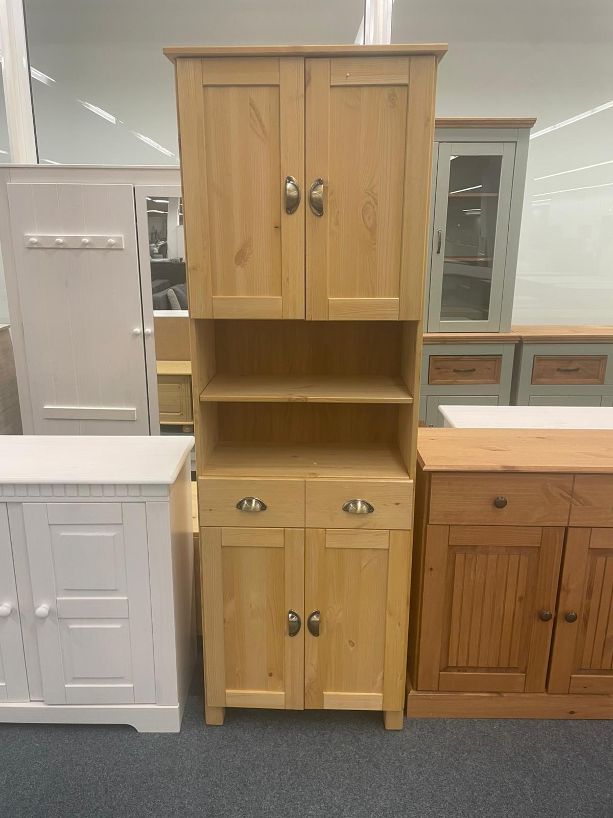 Eleganter Hochschrank aus Kiefer Massivholz