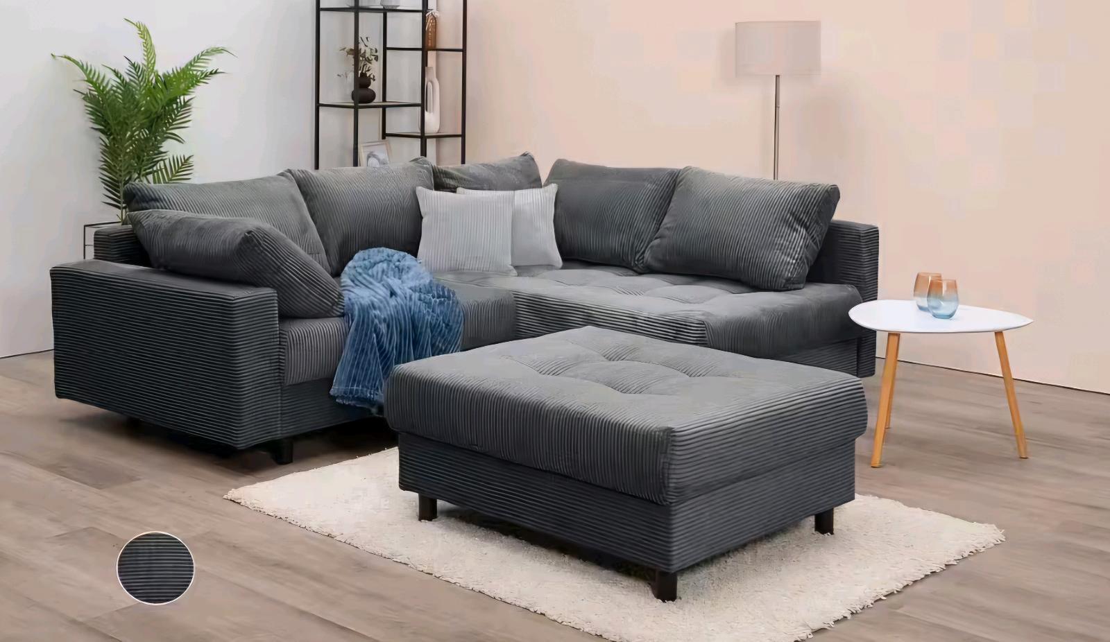 Kuscheliges L-Form Schlafsofa mit Hocker