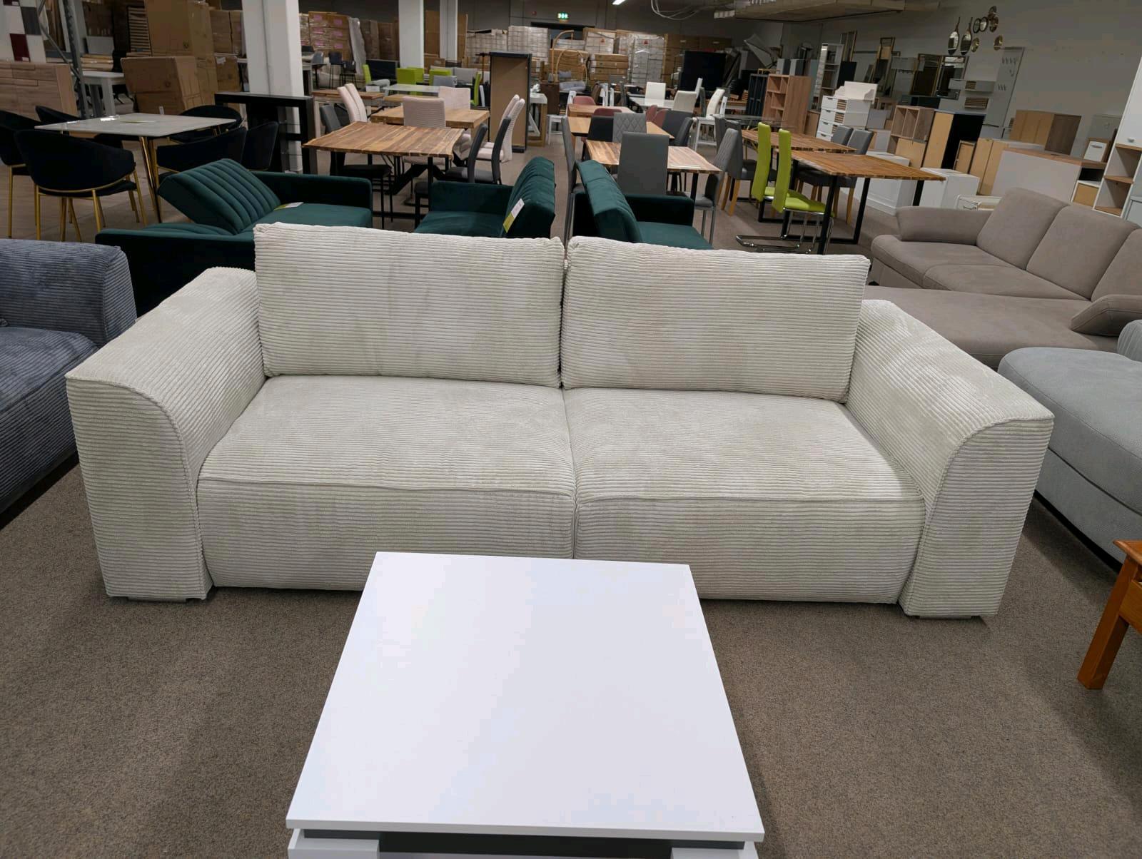 Elegantes Cord-Sofa in Creme Beige