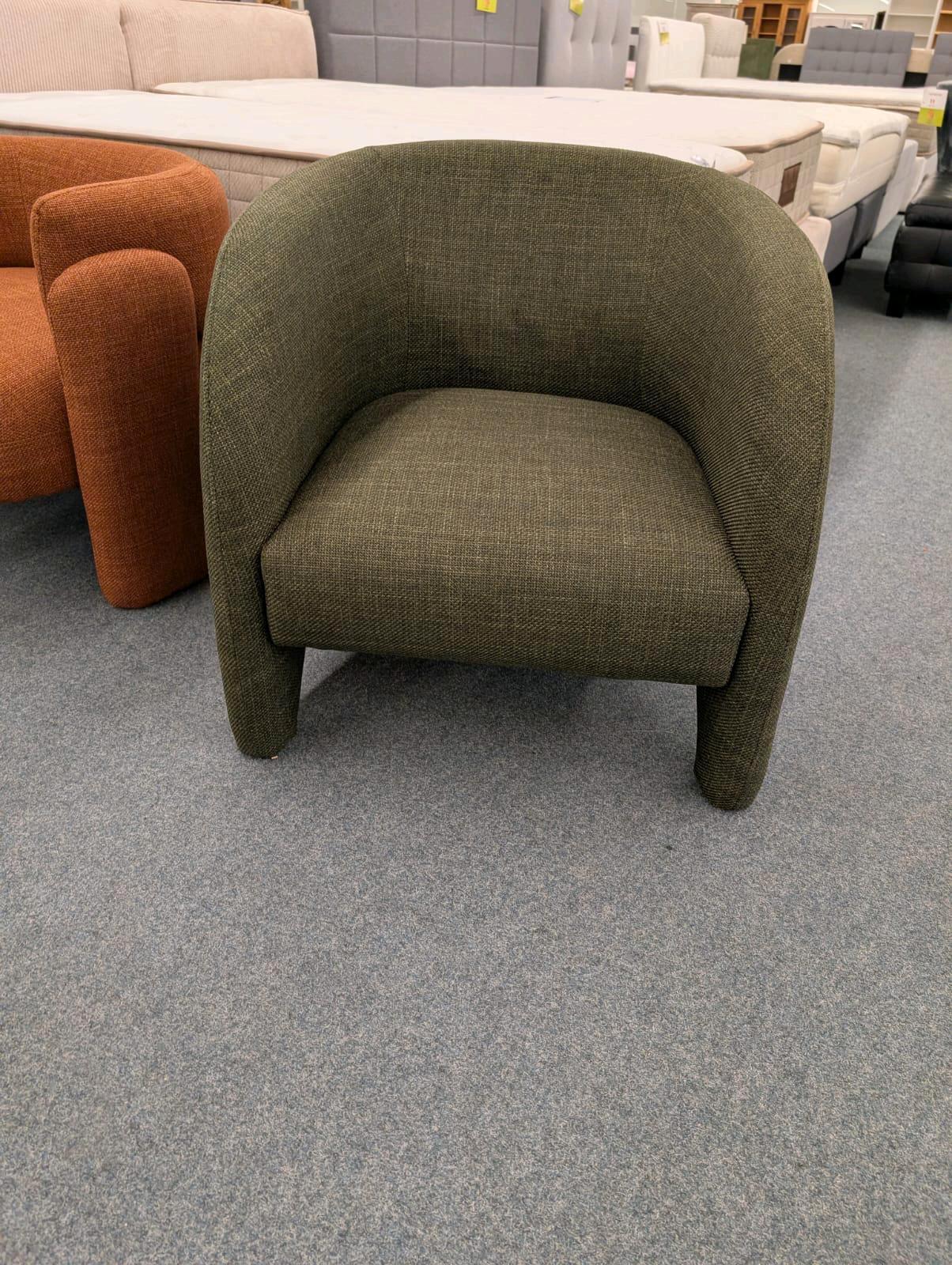 Design Hocker Moosgrün 129€