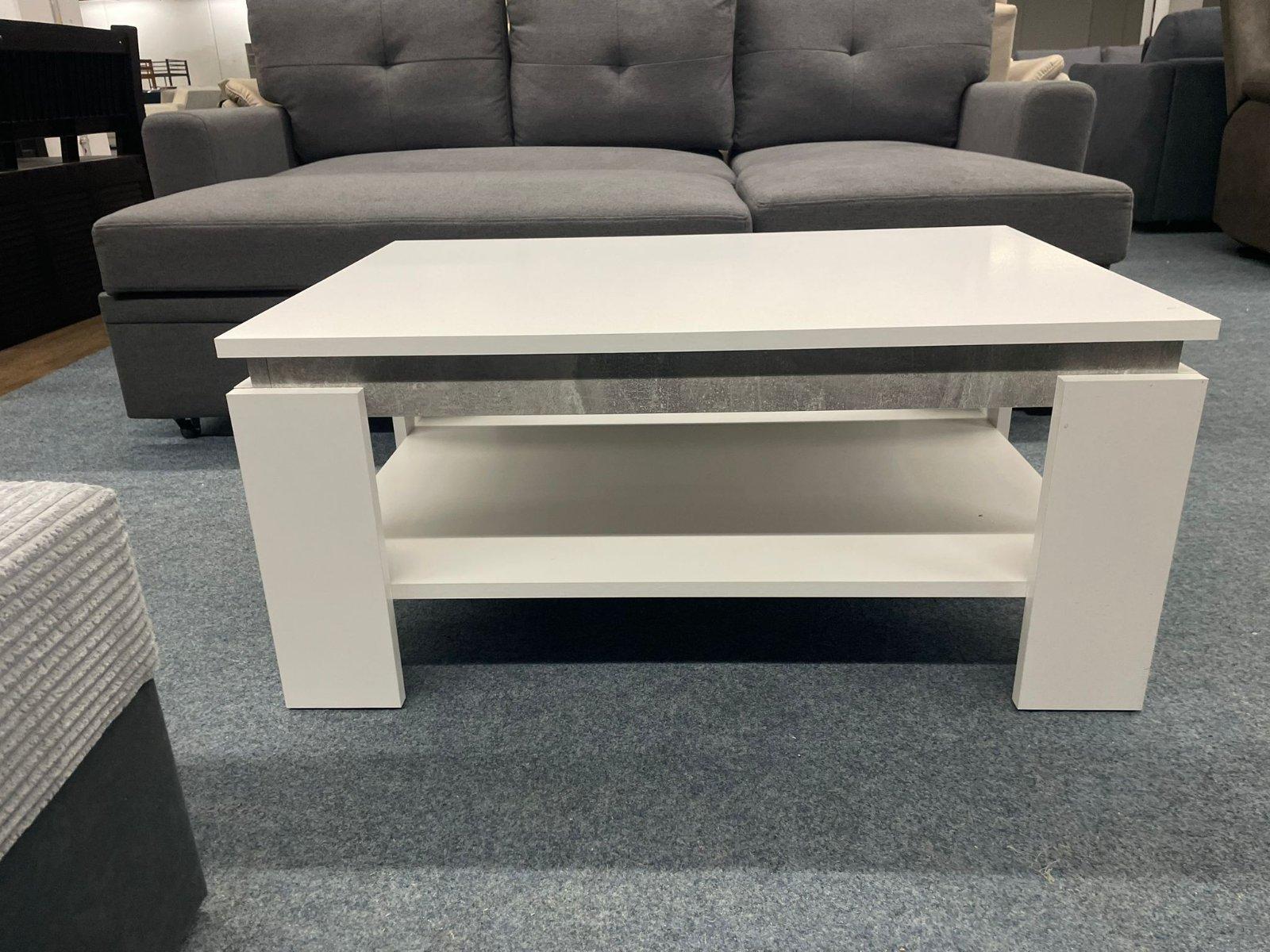 Eleganter Couchtisch in Betonoptik