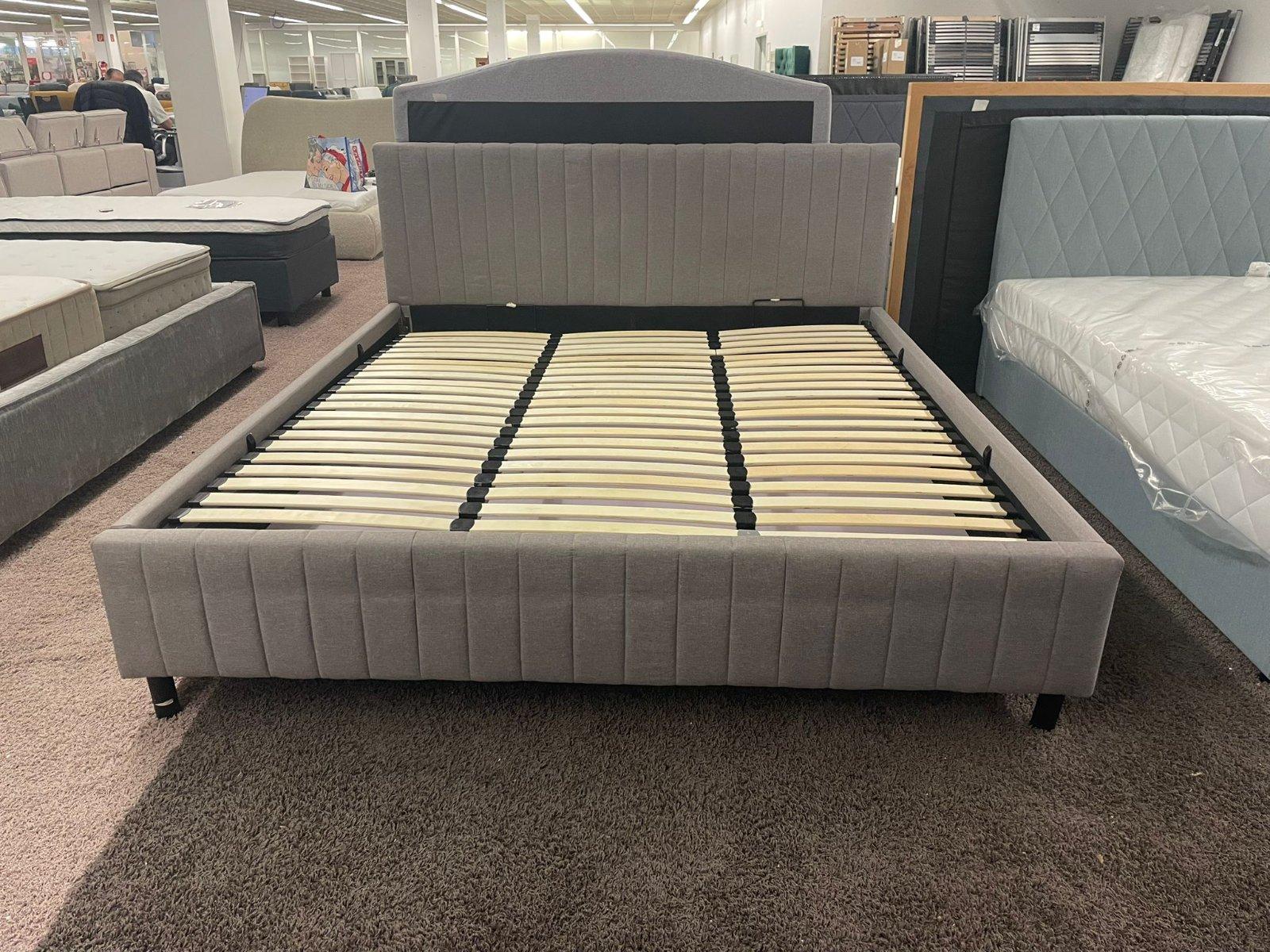 Modernes Polsterbett 180x200 mit Bettkasten