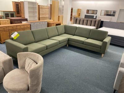 XL Ecksofa Grün mit Massivholzfüßen