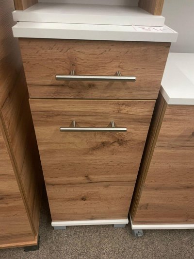 Eleganter Badezimmerunterschrank in Weiß