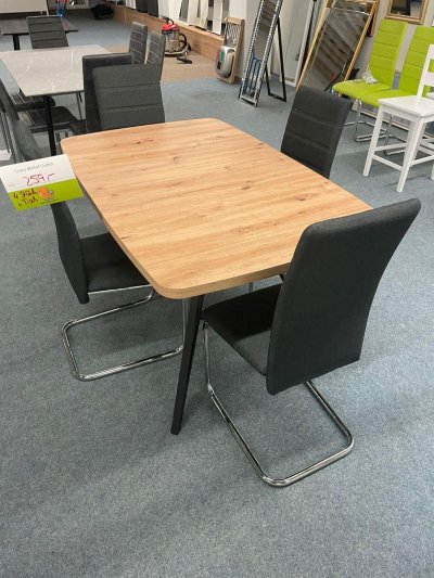 Elegante Essgruppe Holz mit 4 Stühlen