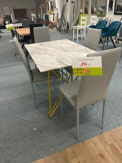 Eleganter Esstisch mit 4 Stühlen