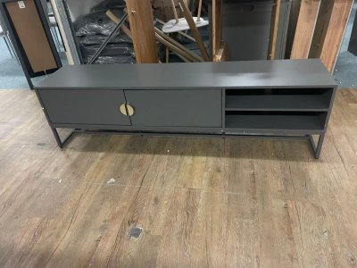 Elegantes Lowboard mit Kabeldurchführung