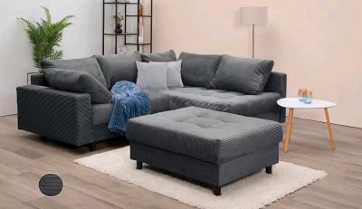 Kuscheliges L-Form Schlafsofa mit Hocker