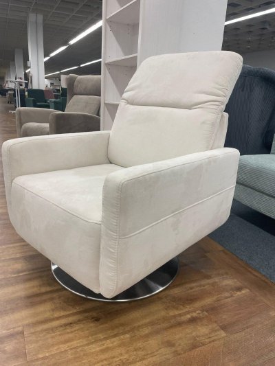 Beiger Drehsessel mit Kopfstütze