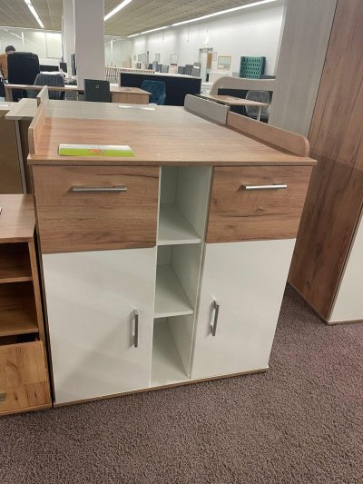 Moderne Wickelkommode in Weiß und Holz