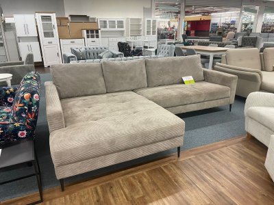 Stylisches Ecksofa in Braun mit Kissen