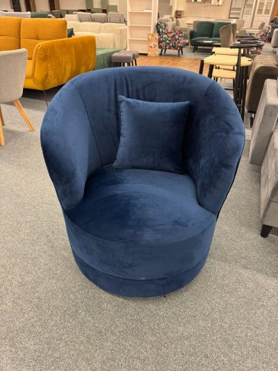 Eleganter drehbarer Cocktailsessel in Blau