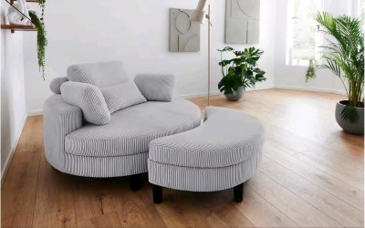 Bequemer Loveseat mit Stauraum